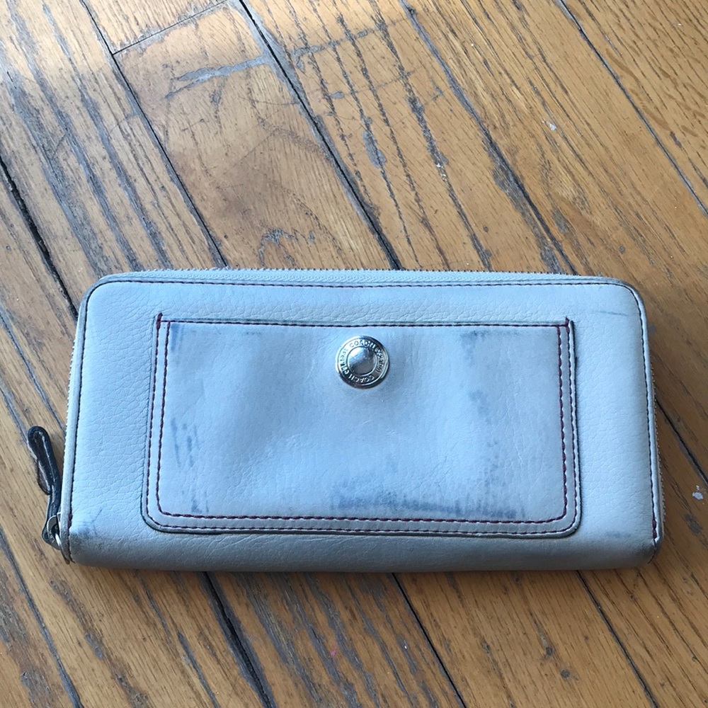 COACH BEIGE ZIPPER WALLET